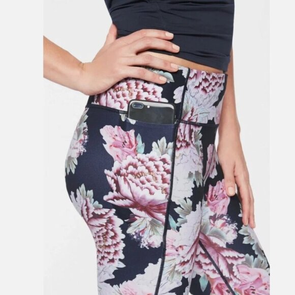 Athleta bundle of 2 leggings - size 1X - floral and tropical print 7/8 length - Picture 4 of 16
